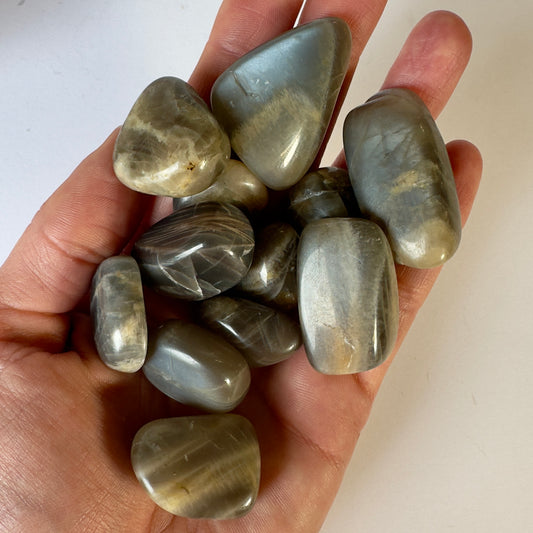 Sort månesten lommesten 1 kg.