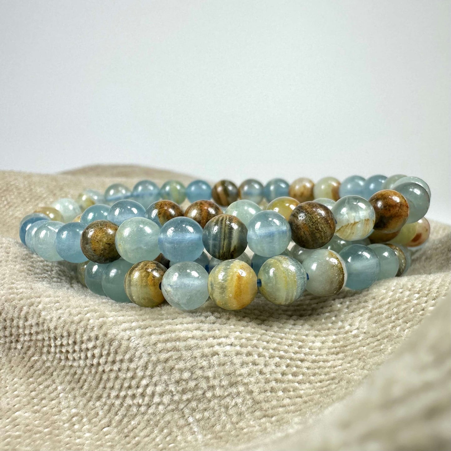 Akvatin lemurie calcit armbånd 6mm